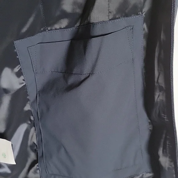 NWT Jos. A. Bank Navy Windbreaker Jacket Sleek Lightweight Design - Picture 3 of 10